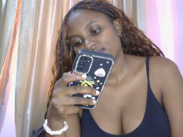 naughtygirll live cam on BongaCams