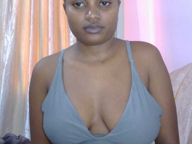 naughtygirll live cam on BongaCams