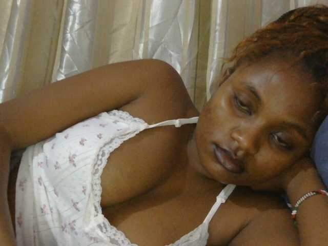 naughtygirll live cam on BongaCams