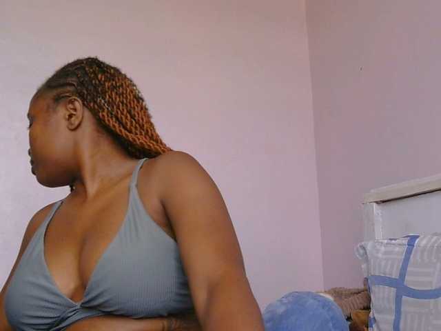 naughtygirll live cam on BongaCams