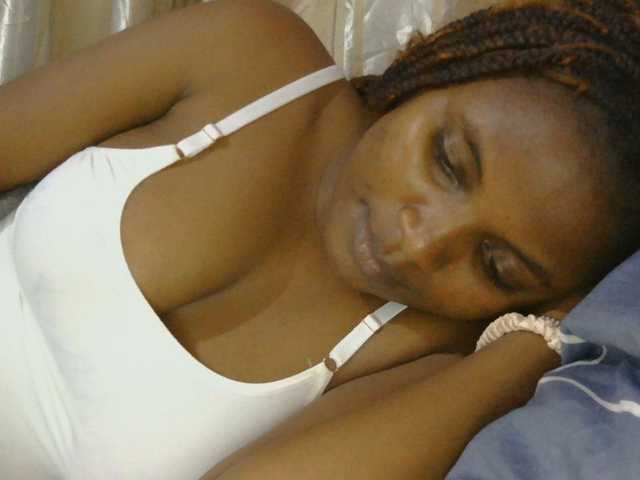 naughtygirll live cam on BongaCams