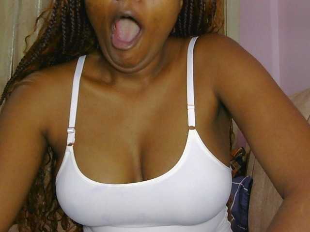 naughtygirll live cam on BongaCams