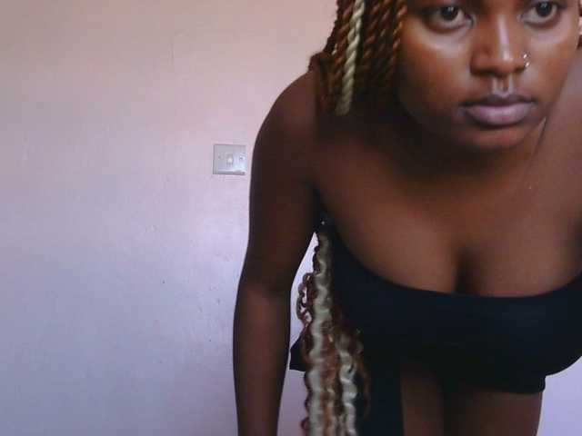 naughtygirll live cam on BongaCams