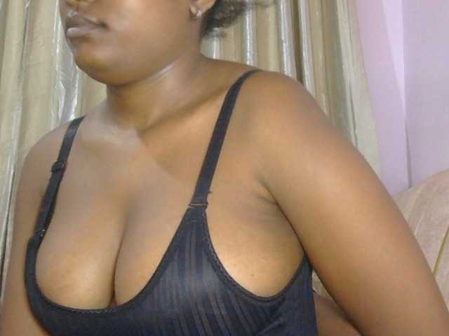 naughtygirll live cam on BongaCams
