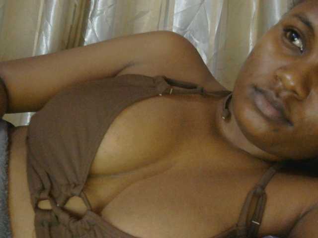 naughtygirll live cam on BongaCams