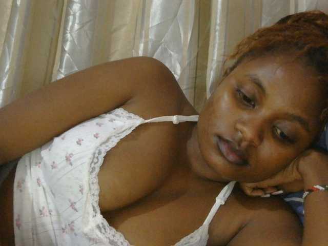 naughtygirll live cam on BongaCams