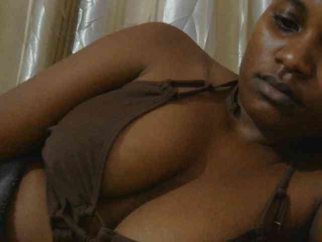 naughtygirll webcam