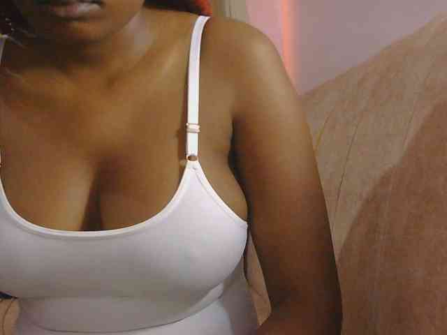 naughtygirll webcam