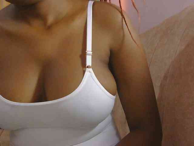 naughtygirll webcam
