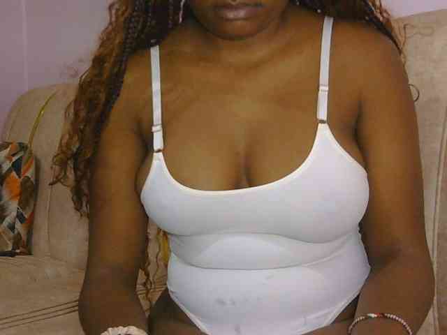 naughtygirll webcam