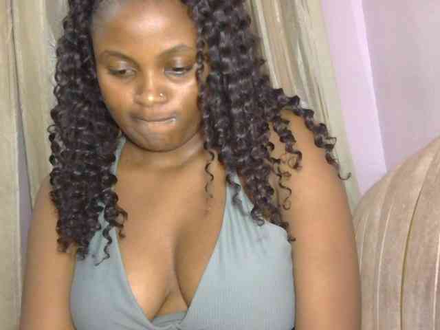 naughtygirll webcam