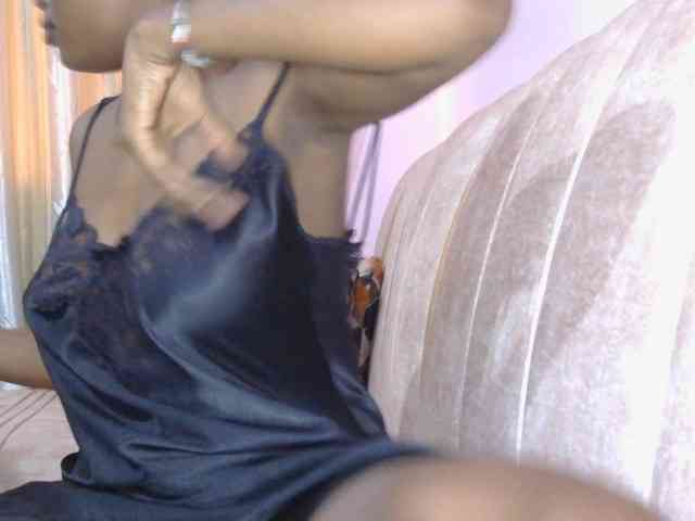 naughtygirll webcam