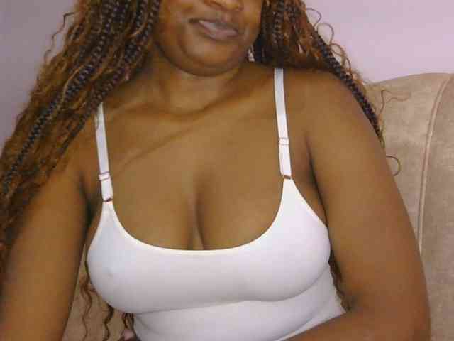 naughtygirll webcam