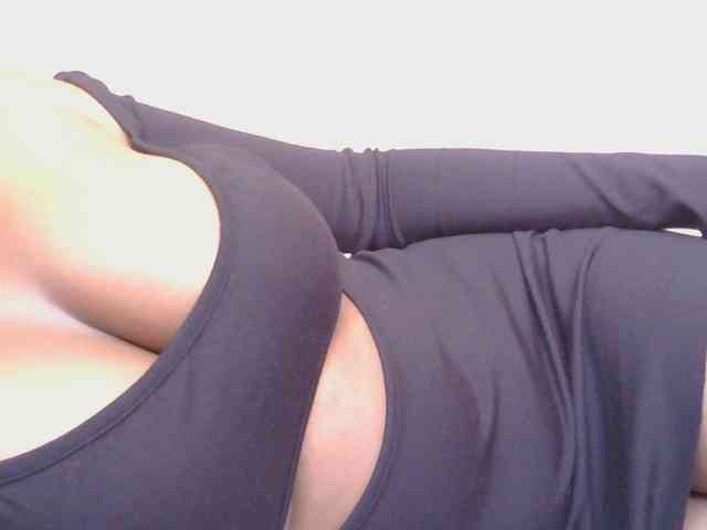 naughtygirll webcam