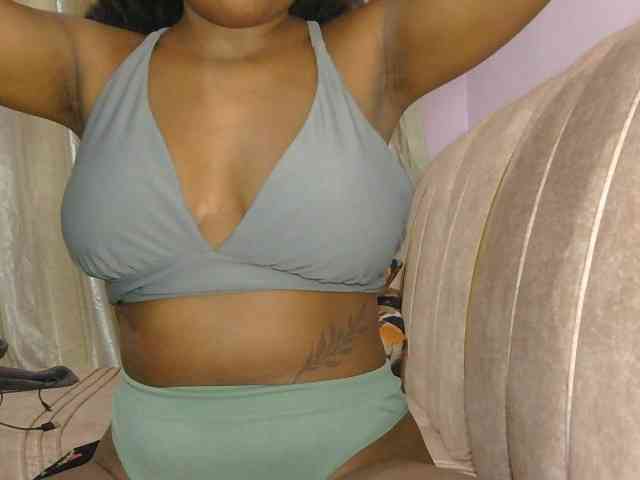 naughtygirll webcam