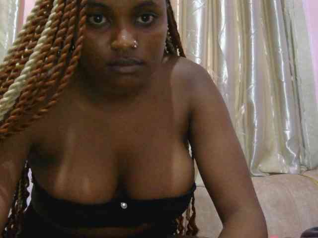 naughtygirll webcam