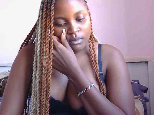 naughtygirll webcam