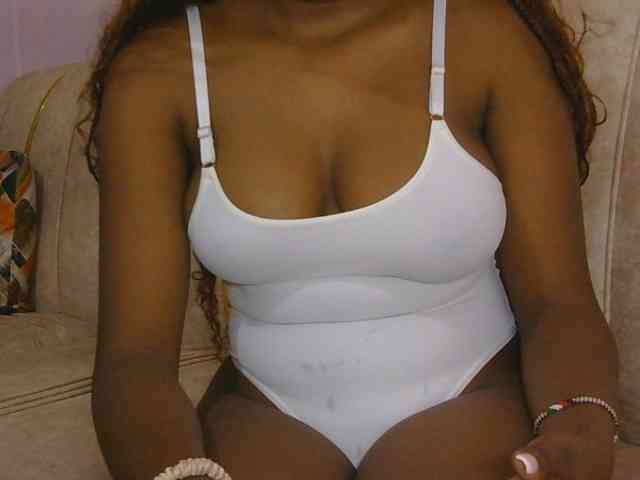 naughtygirll webcam