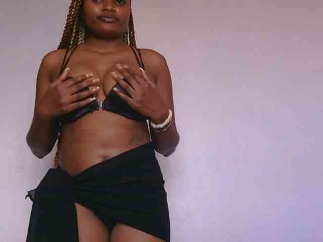 naughtygirll webcam