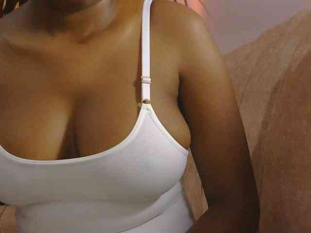 naughtygirll webcam