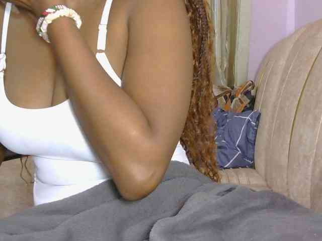 naughtygirll webcam