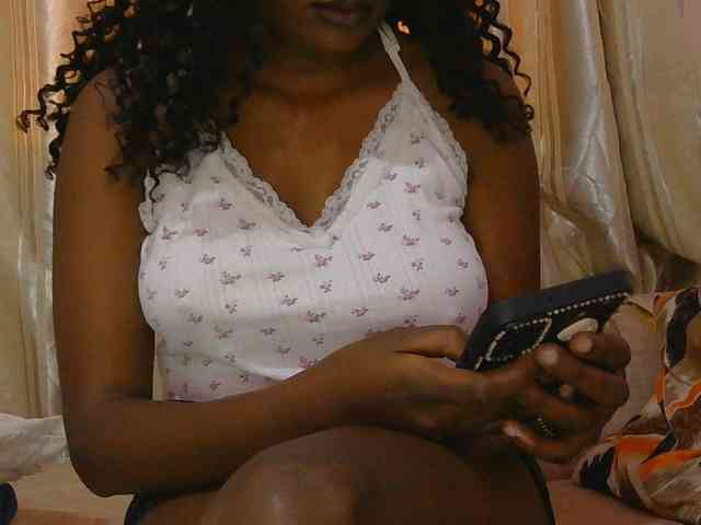 naughtygirll webcam