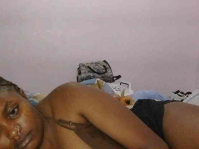naughtygirll webcam