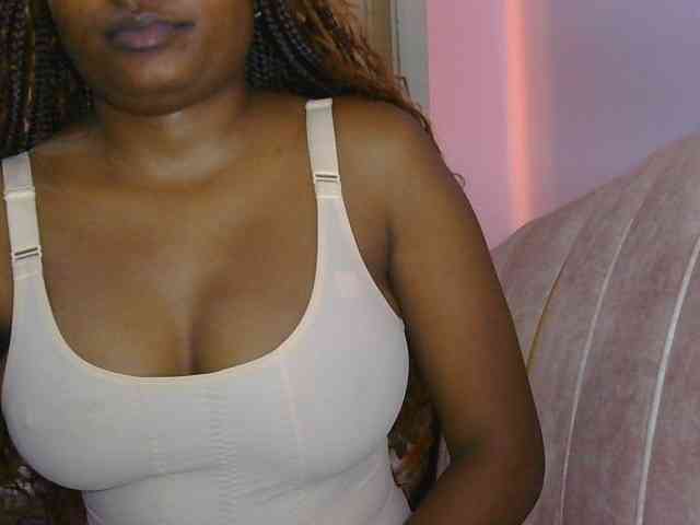 naughtygirll webcam