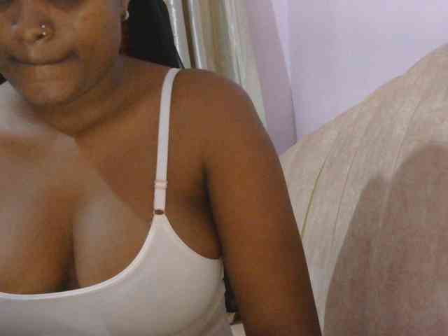 naughtygirll webcam