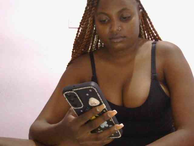 naughtygirll webcam