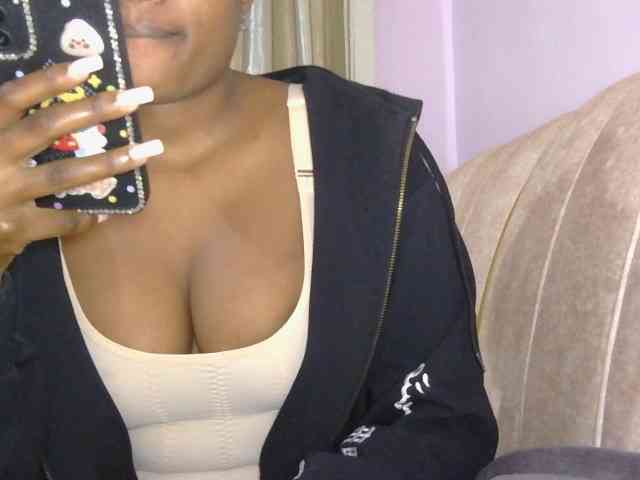 naughtygirll webcam