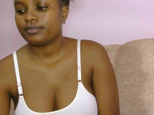 naughtygirll webcam