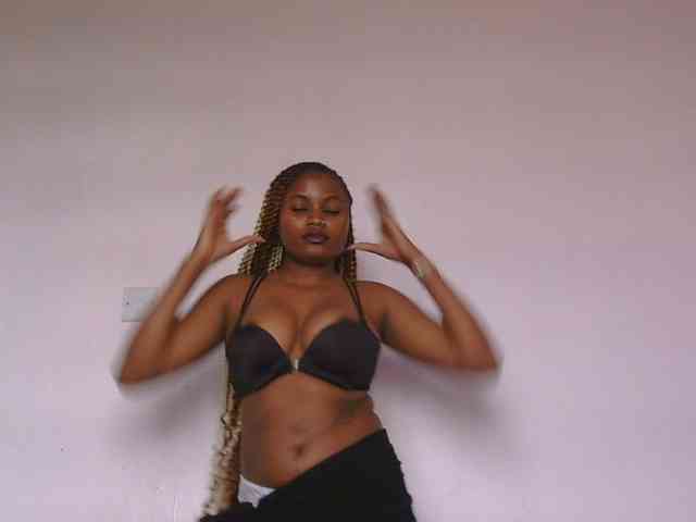 naughtygirll webcam