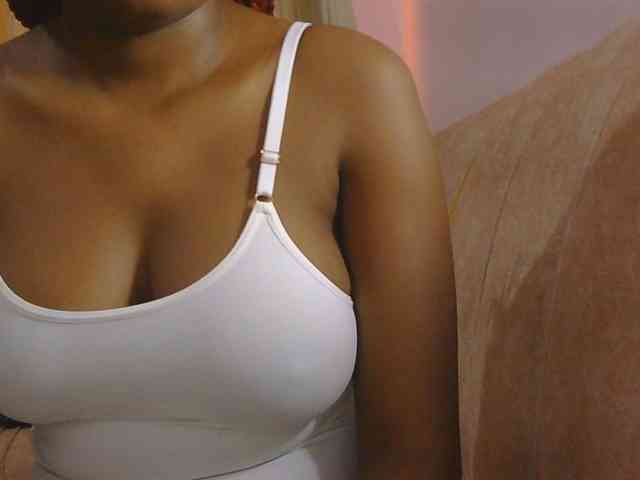 naughtygirll webcam
