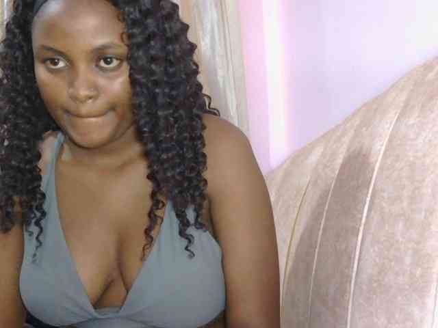 naughtygirll webcam