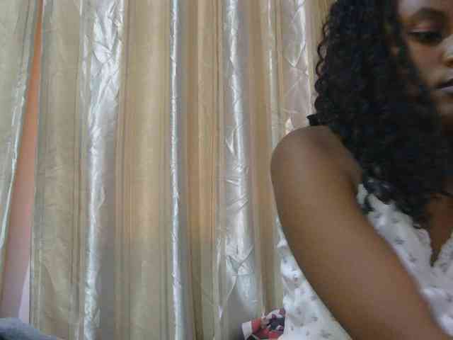 naughtygirll webcam