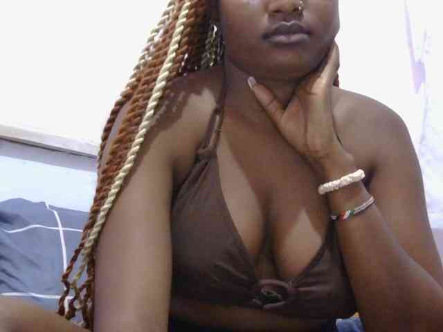 naughtygirll webcam