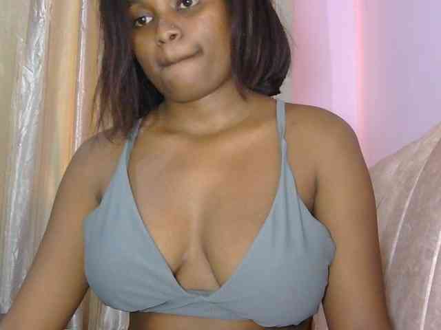 naughtygirll webcam