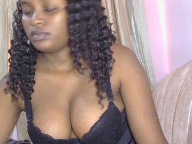 naughtygirll webcam