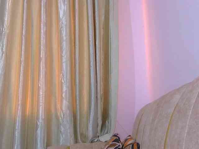 naughtygirll webcam