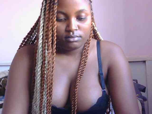 naughtygirll webcam