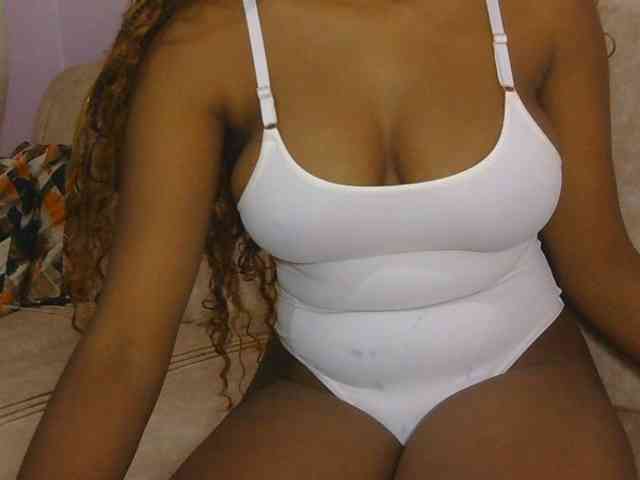 naughtygirll webcam
