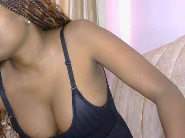 naughtygirll webcam