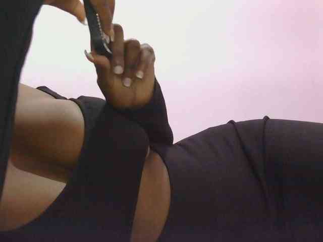 naughtygirll webcam