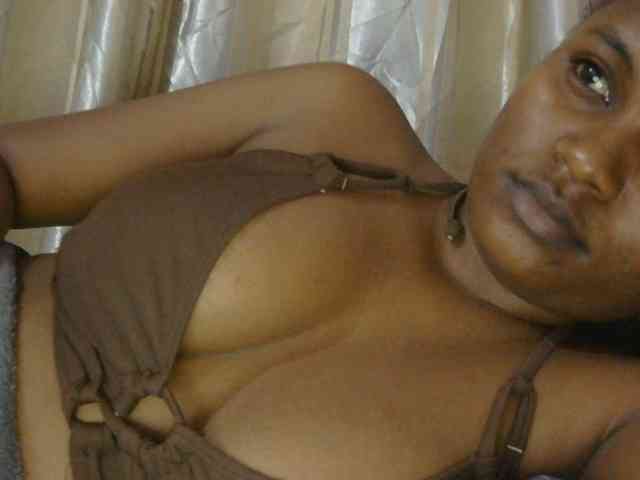 naughtygirll webcam