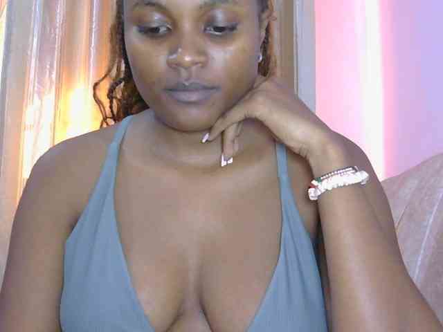 naughtygirll webcam
