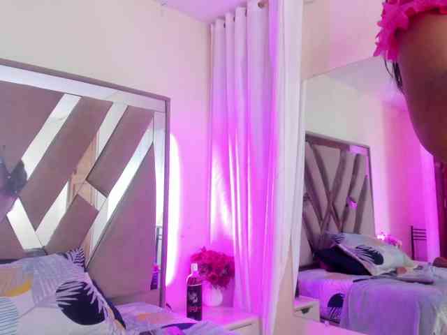 casey-lorens's live room