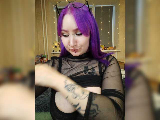 Darcy-666 live webcam show