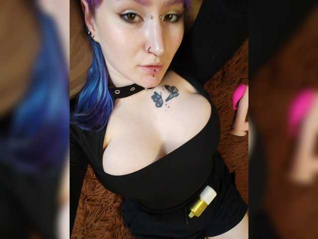 Darcy-666 live cam on BongaCams