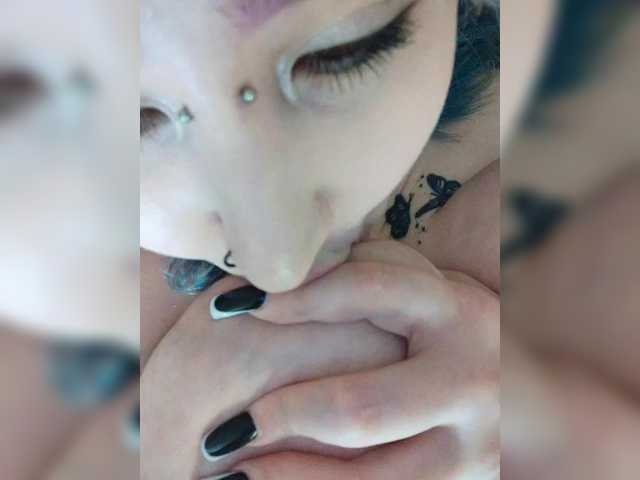 Darcy-666 live cam on BongaCams